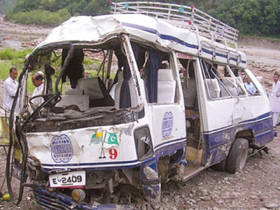 five killed 14 injured as van falls into ravine in mirpur five killed 14 injured as van falls into ravine in mirpur