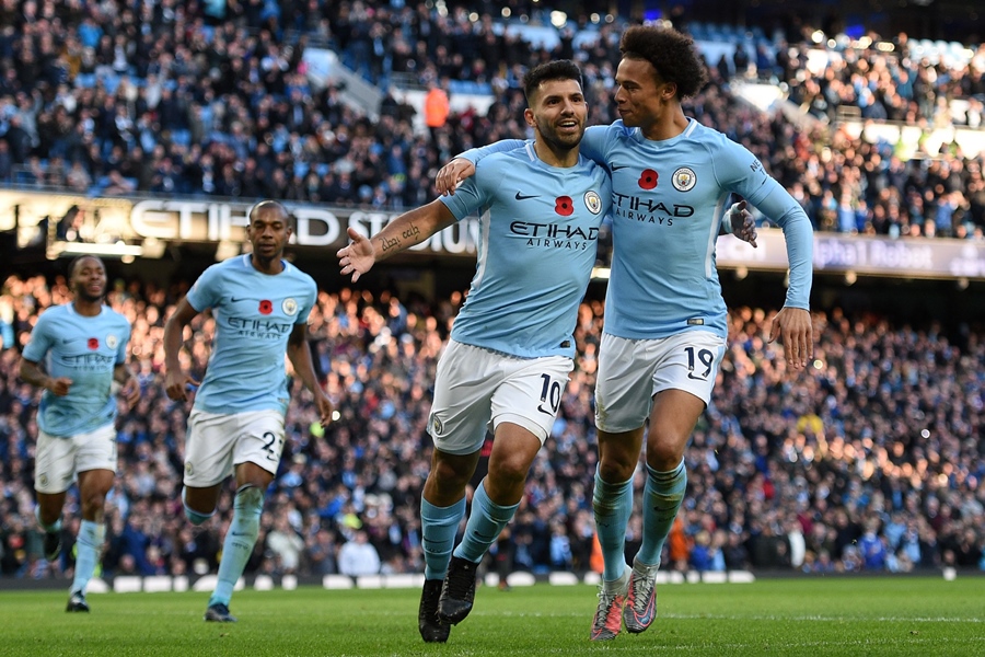 manchester city 039 s argentinian striker sergio aguero 2md r celebrates with manchester city 039 s german midfielder leroy sane r after scoring their second goal from the penalty spot during the english premier league football match between manchester city and arsenal at the etihad stadium in manchester north west england on november 5 2017 photo afp