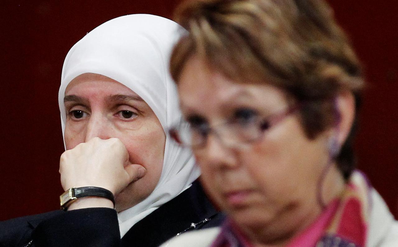 canadian groups seek to overturn quebec ban on muslim veil
