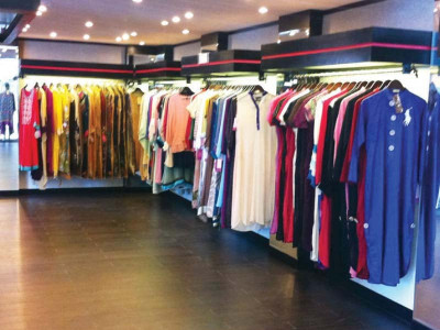 women throng boutiques to buy winter wear in multan women throng boutiques to buy winter wear in multan