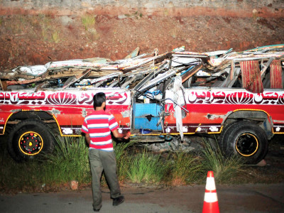 24 killed 66 injured in bus crash near chakwal 24 killed 66 injured in bus crash near chakwal