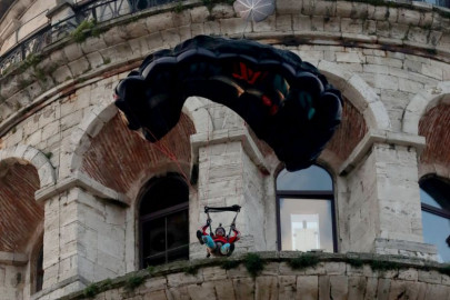 turkish daredevil jumps from istanbul s galata tower in modern first