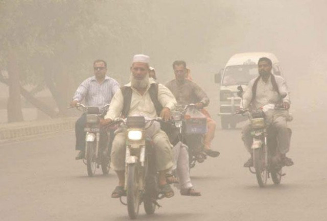 motorists drive through a thick blanket of fog photo app motorists drive through a thick blanket of fog photo app