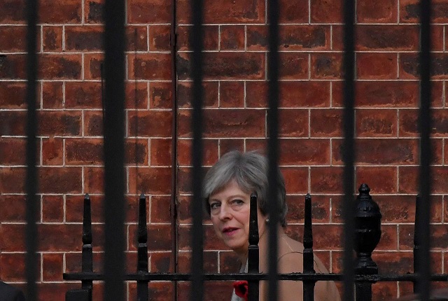 britain 039 s prime minister theresa may leaves 10 downing street in london britain november 9 2017 photo reuters