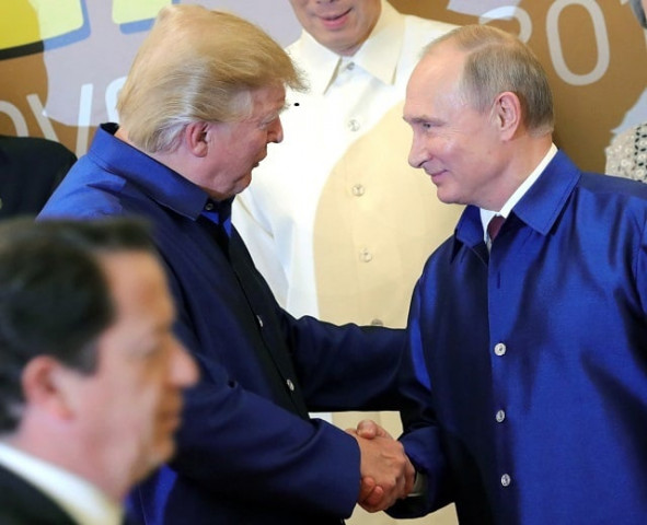 us president donald trump l shakes hands with russia 039 s president vladimir putin r as they pose for a group photo ahead of the asia pacific economic cooperation apec summit leaders gala dinner in the central vietnamese city of danang on november 10 2017 photo afp