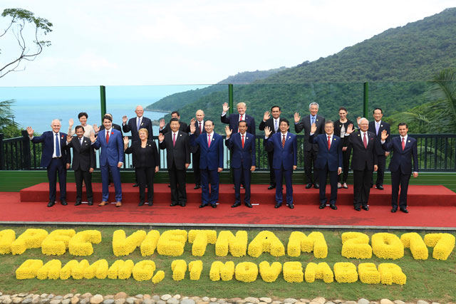 leaders pose for the quot family photo quot during the asia pacific economic cooperation apec leaders 039 summit in the central vietnamese city of danang on november 11 2017 photo afp