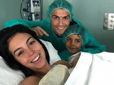 cristiano ronaldo girlfriend blessed with baby girl cristiano ronaldo girlfriend blessed with baby girl