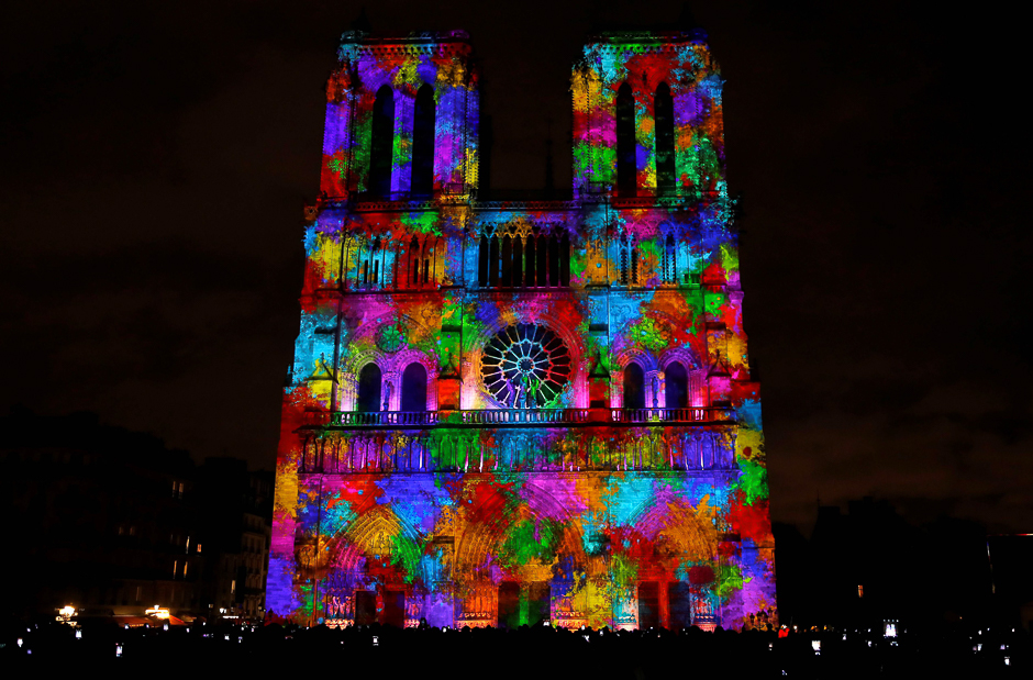 notre dame de paris cathedral is illuminated in paris during a light show as part of the armistice day commemorations marking the end of wwi world war one photo afp