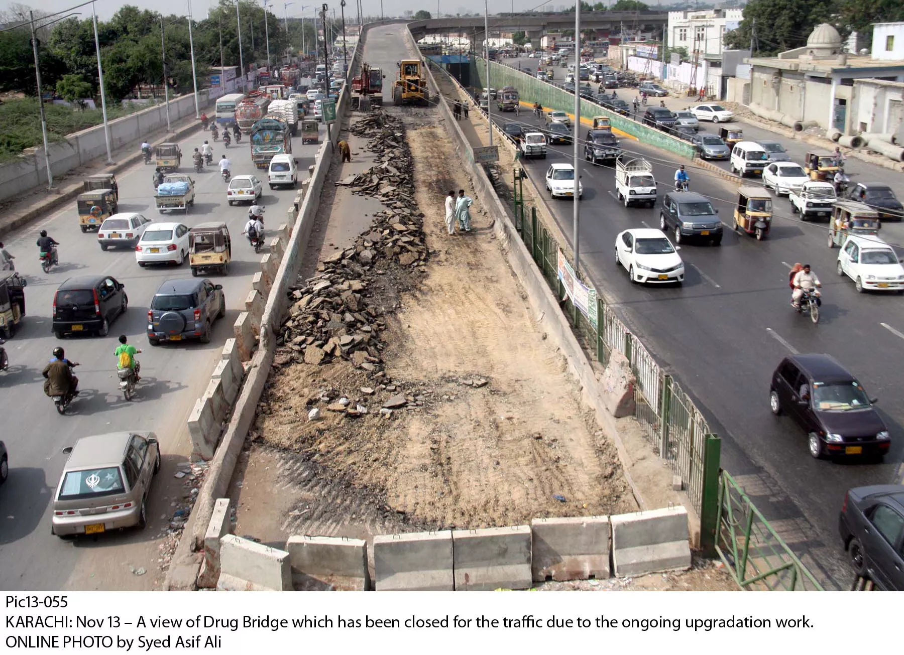 construction on the flyover has caused massive traffic jams on sharae faisal and connecting roads photo online construction on the flyover has caused massive traffic jams on sharae faisal and connecting roads photo online