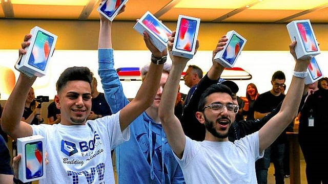 hundreds of people queued up outside apple 039 s store in central sydney early on friday to be the first in the world to get their hands on the new iphone x photo reuters hundreds of people queued up outside apple 039 s store in central sydney early on friday to be the first in the world to get their hands on the new iphone x photo reuters