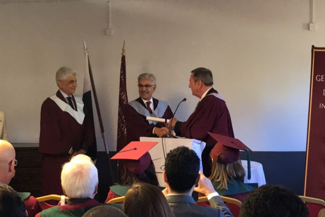 foreign minister khawaja asif accepts acceptance speech at geneva school of diplomacy photo gsd foreign minister khawaja asif accepts acceptance speech at geneva school of diplomacy photo gsd