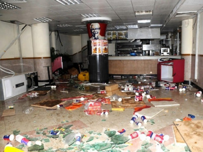 eating fatburgers in karachi s urban badlands eating fatburgers in karachi s urban badlands
