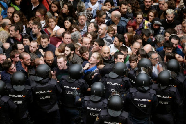 spanish national riot policemen form a security cordon around the ramon llull school in barcelona photo online spanish national riot policemen form a security cordon around the ramon llull school in barcelona photo online