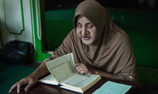 shinta ratri founder of the pondok pesantren waria al fatah the world s only islamic boarding school for transgender people in java indonesia photo the guardian