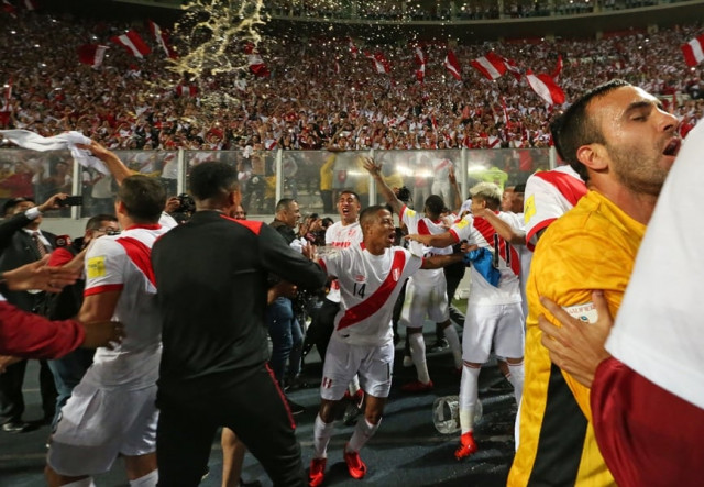 peru 039 s andy polo c celebrates with teammates and supporters after defeating new zealand by 2 0 and qualifying for the 2018 football world cup in lima peru on november 15 2017 photo afp peru 039 s andy polo c celebrates with teammates and supporters after defeating new zealand by 2 0 and qualifying for the 2018 football world cup in lima peru on november 15 2017 photo afp