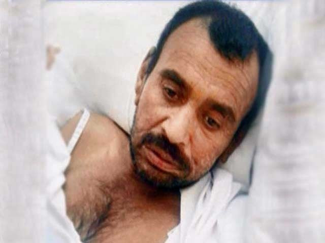 mohammad farooq is desperately seeking help to clear his hospital dues worth 15 000 dirhams approximately rs438 000 and fly back to karachi photo courtesy gulf news mohammad farooq is desperately seeking help to clear his hospital dues worth 15 000 dirhams approximately rs438 000 and fly back to karachi photo courtesy gulf news