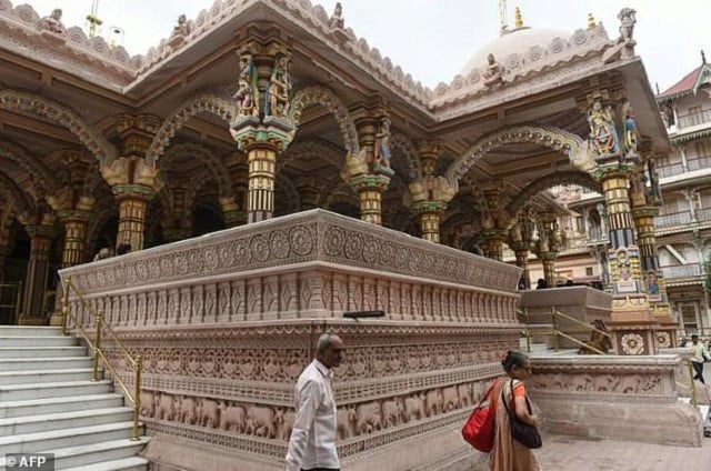 conservation experts warn ahmedabad one of the world 039 s most polluted cities faces a mammoth task defending its newly won unesco status as its fragile cultural icons decay under neglect traffic and trash photo reuters