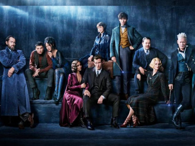 first look of fantastic beasts 2 shows glimpse of jude law as young dumbledore