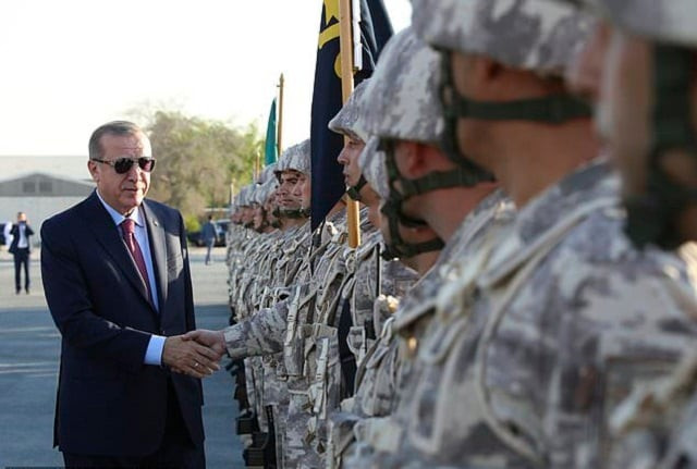 turkey 039 s president recep tayyip erdogan left shakes hands with turkish armed forces 039 s soldiers during his visit at the qatari turkish armed forces land command base in doha photo afp turkey 039 s president recep tayyip erdogan left shakes hands with turkish armed forces 039 s soldiers during his visit at the qatari turkish armed forces land command base in doha photo afp