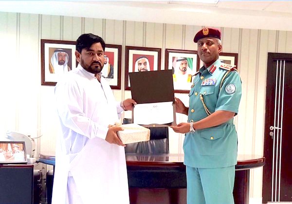 sharjah police honour pakistani for catching thief who snatched gold chain from woman