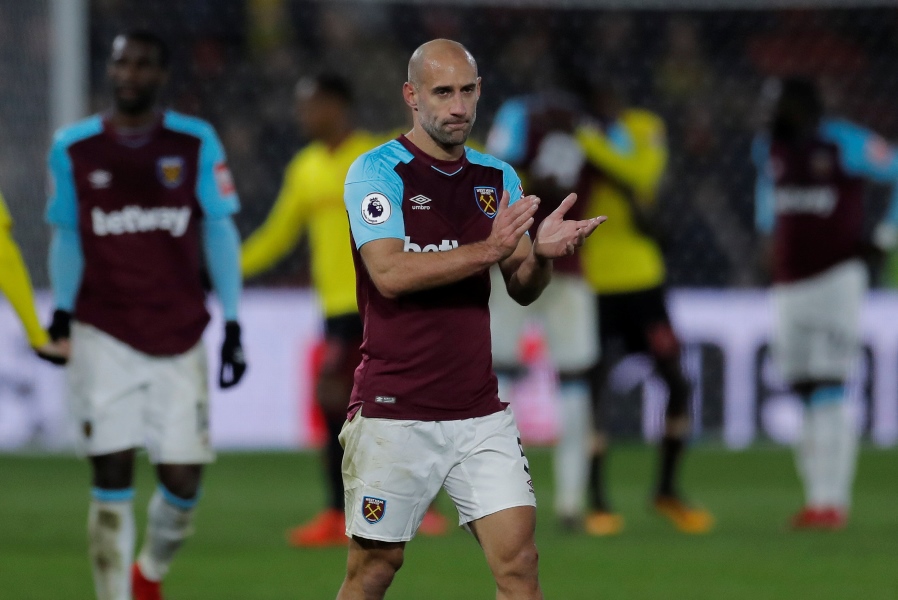 west ham united 039 s pablo zabaleta applauds fans after the match against watford on november 19 2017 photo reuters