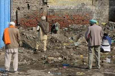 video of indian politician peeing in public goes viral