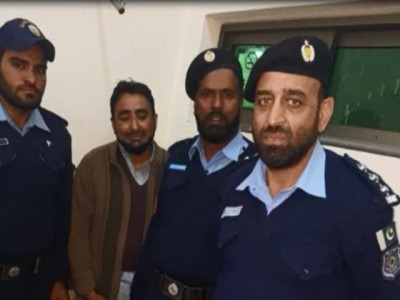 man carrying 2kg of explosives held near faizabad protest site