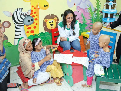 ushna suhail visits shaukat khanum ushna suhail visits shaukat khanum