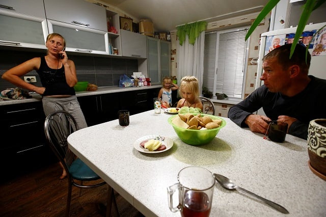 vladimir krivenchik 41 his wife nina skidan and his daughters are seen at their kitchen in the village of khrapkovo belarus august 31 2017 photo reuters vladimir krivenchik 41 his wife nina skidan and his daughters are seen at their kitchen in the village of khrapkovo belarus august 31 2017 photo reuters