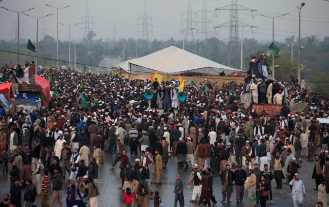 members of the tehreek e labaik pakistan an islamist political party gather during a sit in in rawalpindi pakistan november 17 2017 reuters faisal mahmood members of the tehreek e labaik pakistan an islamist political party gather during a sit in in rawalpindi pakistan november 17 2017 reuters faisal mahmood