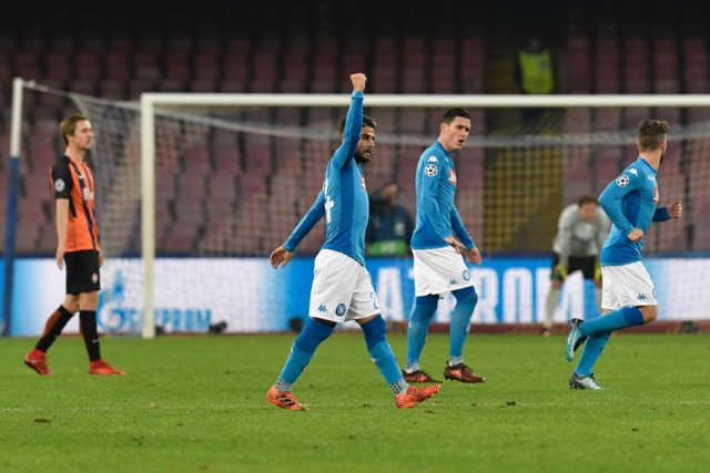 napoli 039 s midfielder from italy lorenzo insigne c celebrates after scoring during the uefa champions league group f football match napoli vs shakhtar donetsk on november 21 2017 at the san paolo stadium in naples photo afp napoli 039 s midfielder from italy lorenzo insigne c celebrates after scoring during the uefa champions league group f football match napoli vs shakhtar donetsk on november 21 2017 at the san paolo stadium in naples photo afp