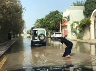 saudi woman attempts street surfing in jeddah floodwater saudi woman attempts street surfing in jeddah floodwater