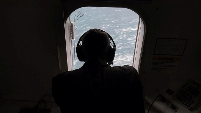 a member of the us navy aboard the boing p 8a poseidon aircraft looks down at the the south atlantic ocean during the search for the ara san juan submarine missing at sea argentina november 22 2017 photo reuters