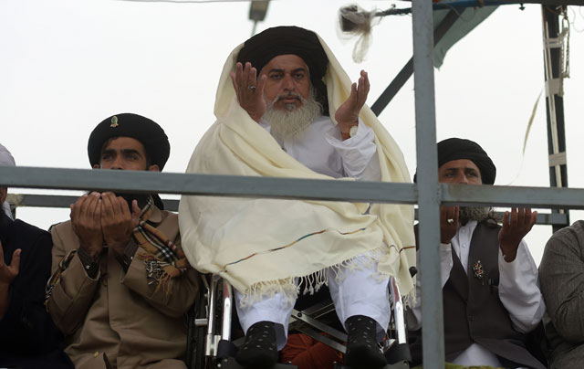 head of the tehreek i labaik yah rasool allah pakistan tlyrap khadim hussain rizvi c offers friday prayers on a blocked flyover bridge during a protest in islamabad on november 24 2017 photo afp