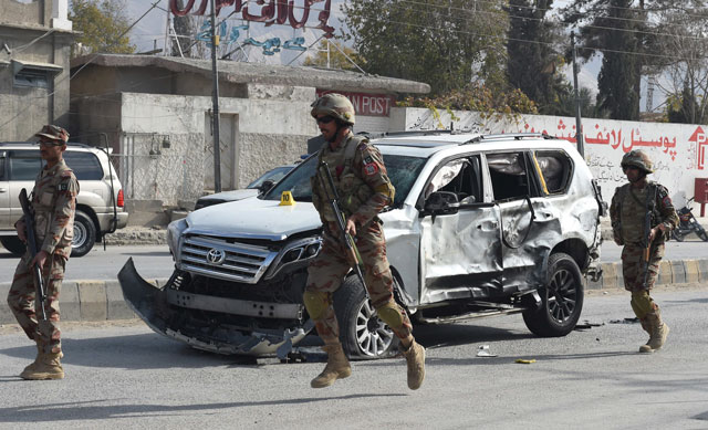 soldiers arrive at the site of a suicide bombing in quetta on november 25 2017 photo afp