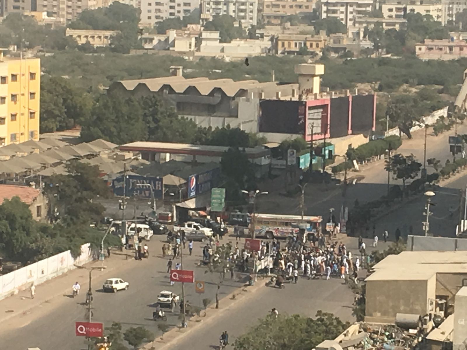 protesters in karachi have blocked ma jinnah road against crackdown on tehreek e labbaik in islamabad phoro express