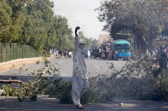 a supporter of the tehreek e labaik pakistan gestures after blocking the main road leading to the airport in karachi photo reuters a supporter of the tehreek e labaik pakistan gestures after blocking the main road leading to the airport in karachi photo reuters