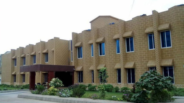 a view of shaheed mohtarma benazir bhutto medical university smbbmu in larkana photo file a view of shaheed mohtarma benazir bhutto medical university smbbmu in larkana photo file