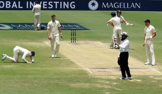 australia 039 s batsman cameron bancroft and david warner 2nd r celebrate victory in the first cricket ashes test between england and australia in brisbane on november 27 2017 photo afp
