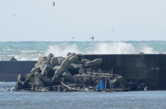 the badly decomposed remains of ten people have been found on japan 039 s coast across the sea from north korea photo afp the badly decomposed remains of ten people have been found on japan 039 s coast across the sea from north korea photo afp