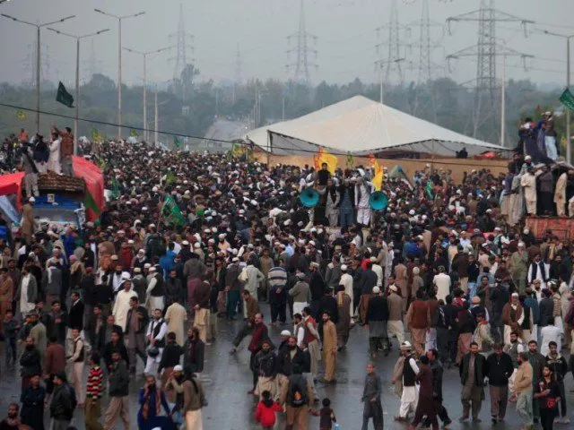 members of the tehreek e labaik pakistan gather during a sit in in rawalpindi november 17 2017 photo reuters members of the tehreek e labaik pakistan gather during a sit in in rawalpindi november 17 2017 photo reuters