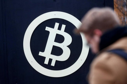 bitcoin aims for 10 000 as it rockets to record high bitcoin aims for 10 000 as it rockets to record high