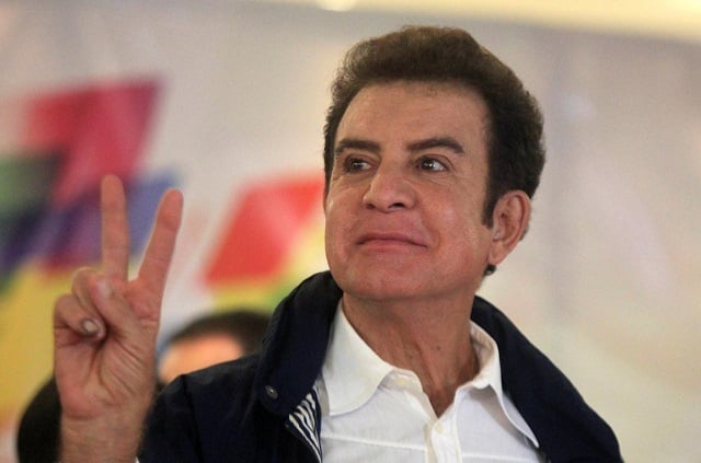 salvador nasralla presidential candidate for the opposition alliance against the dictatorship gestures as he speaks to the media after the presidential election in tegucigalpa honduras november 26 2017 photo reuters