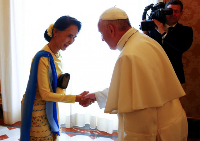 pope francis to meet myanmar state counsellor aung san suu kyi photo reuters tony gentile pope francis to meet myanmar state counsellor aung san suu kyi photo reuters tony gentile