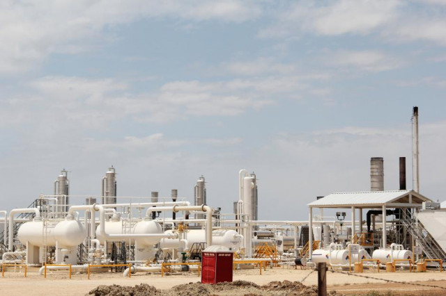 an oil and gas processing plant fed by local shale wells is pictured along a highway outside carrizo springs about 30 miles 48 km from the mexican border in dimmit county texas us photo reuters an oil and gas processing plant fed by local shale wells is pictured along a highway outside carrizo springs about 30 miles 48 km from the mexican border in dimmit county texas us photo reuters