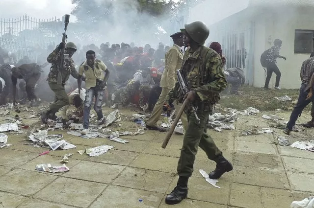 chaos erupted at kenya 039 s kasarani stadium in nairobi as supporters of president uhuru kenyatta tried to get into the venue to attend his inauguration ceremony photo afp chaos erupted at kenya 039 s kasarani stadium in nairobi as supporters of president uhuru kenyatta tried to get into the venue to attend his inauguration ceremony photo afp