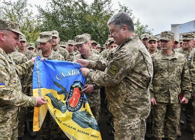 ukrainian president petro poroshenko attends a medal ceremony for servicemen of the 72nd mechanized brigade in the government held town of avdiyivka ukraine october 22 2017 photo via reuters