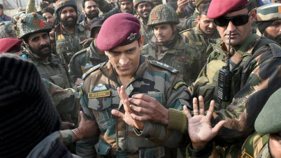 boom boom afridi chants greet ms dhoni at cricket match in iok boom boom afridi chants greet ms dhoni at cricket match in iok
