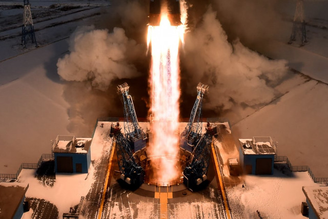 the soyuz 2 1b rocket carrying russia 039 s meteor m 2 1 weather satellite lifts off from the launch pad about 200 kms from the city of blagoveshchensk in the far eastern amur region photo afp
