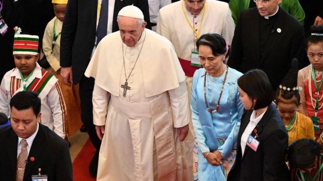 pope francis with myanmar leader aung san suu kyi photo afp